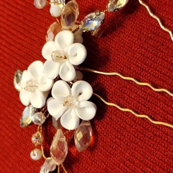 Elegant Floral Hair Pins - Picture 7 of 9